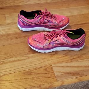 Brooks running sneakers 10M